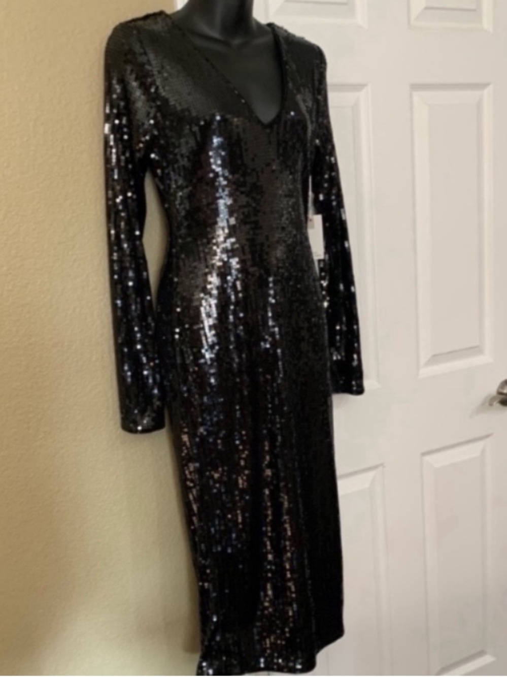 Good American Black Sequin Long Sleeve V-Neck Dress sz 1 - Picture 4 of 4